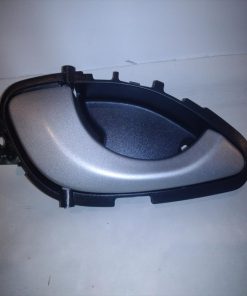 Manija de puerta trasera izquierda