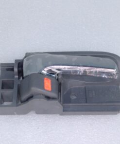 MANIJA INTERIOR DE APERTURA DE PUERTA DELANTERA DERECHA