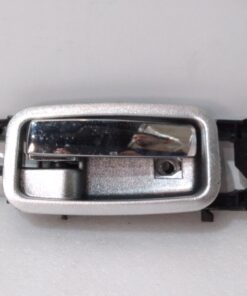 MANIJA INTERIOR DE APERTURA DE PUERTA DELANTERA DERECHA