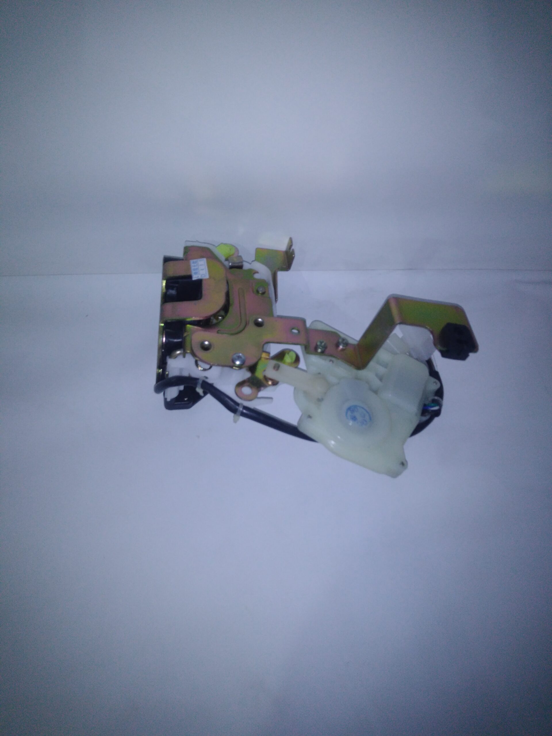 CERRADURA DE PUERTA DELANTERA IZQUIERDA