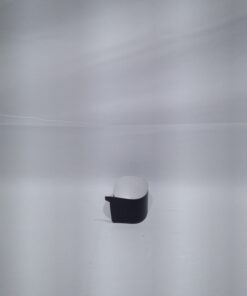 ADHESIVO VERTICAL TRASERO EN PARANTE DE PUERTA TRASERA DERECHA