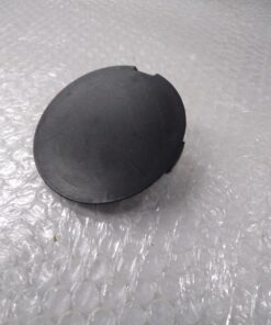 TAPA DE GANCHO DE REMOLQUE DERECHA EN PARAGOLPES DELANTERO