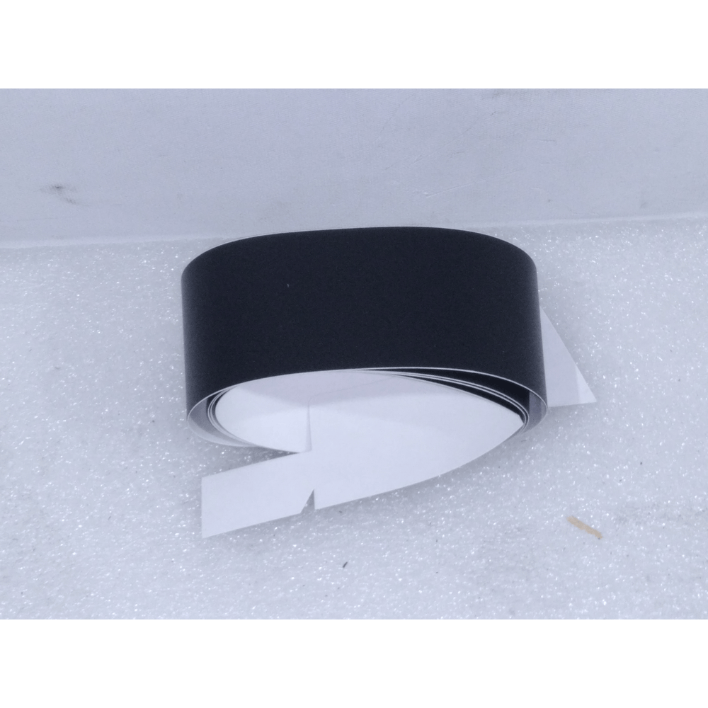 ADHESIVO EN MARCO SUPERIOR DE PUERTA TRASERA DERECHA