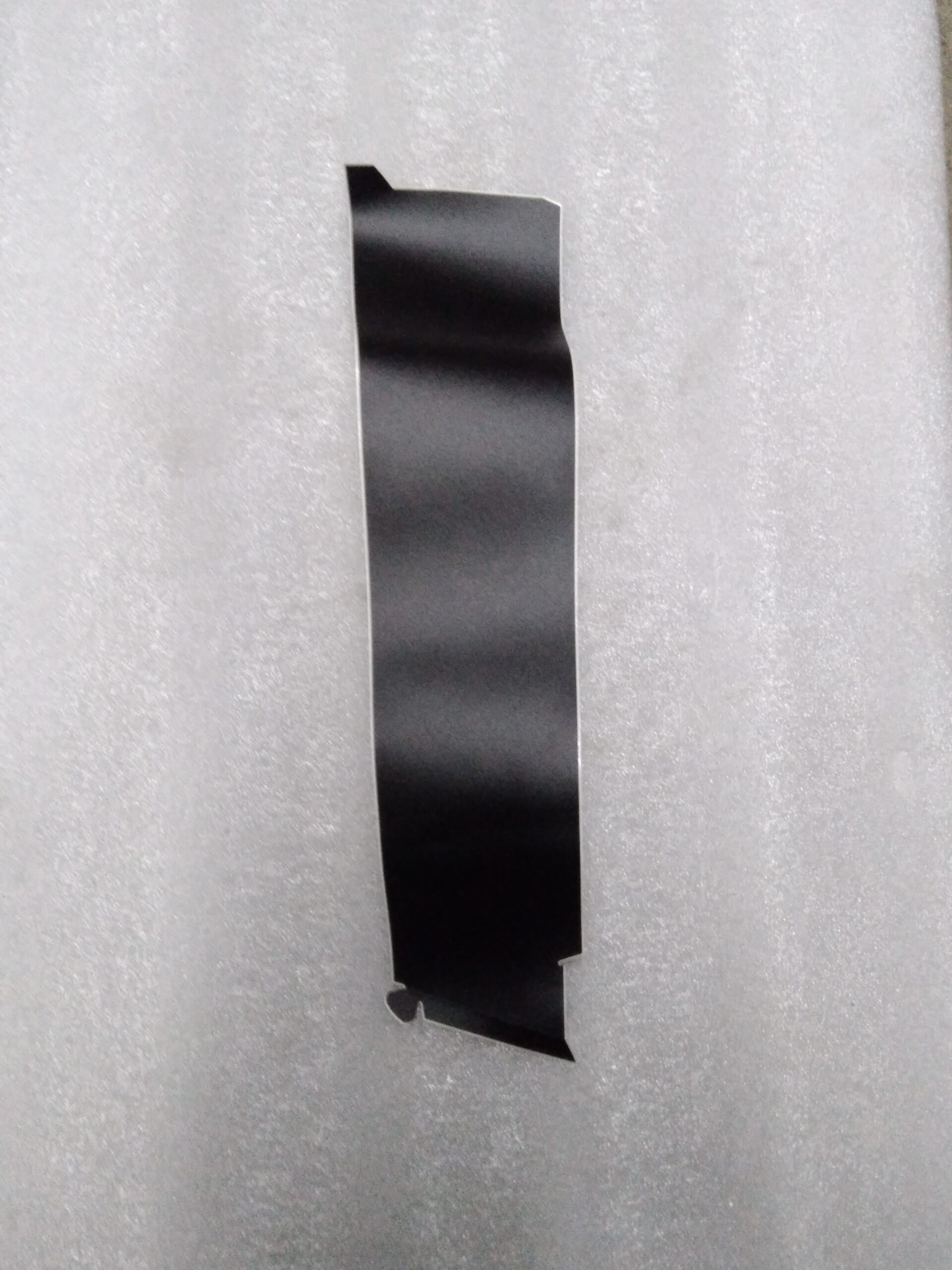 ADHESIVO VERTICAL TRASERO EN PARANTE DE PUERTA TRASERA IZQUIERDA