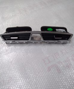 REJILLA CENTRAL DE ENTRADA DE AIRE AL HABITACULO