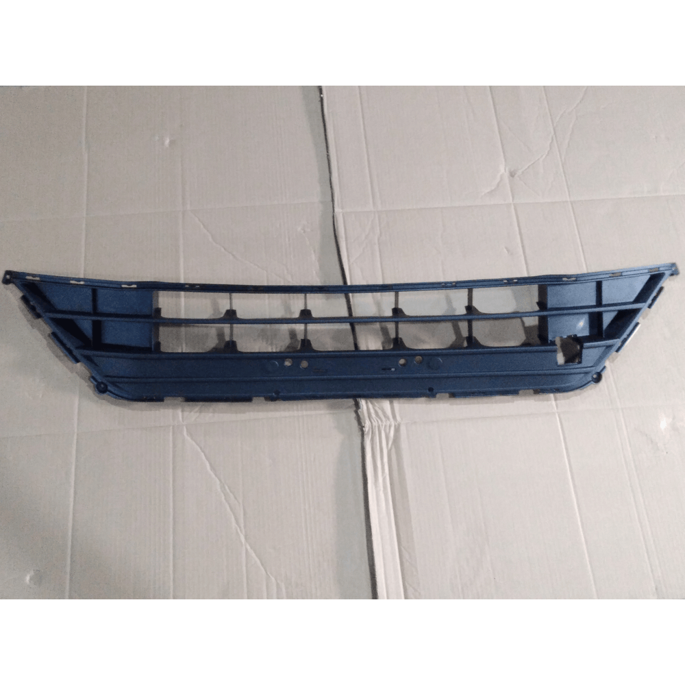 REJILLA INFERIOR DE PARAGOLPES DELANTERO