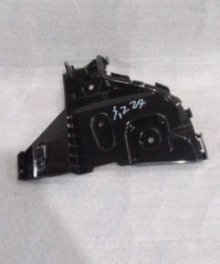 SOPORTE IZQUIERDO SUPERIOR DE PARAGOLPE TRASERO